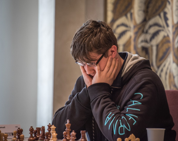 GM Sam Sevian besegrade Shirov och är i delad ledning. (Foto: Lars OA Hedlund)