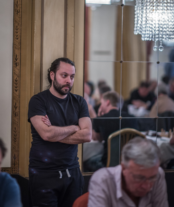 "Ställd mot väggen" (Foto: Lars OA Hedlund)