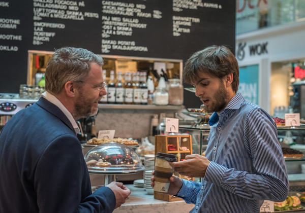 Ingemar Falk och GM Nils Grandelius (Foto: Lars OA Hedlund)
