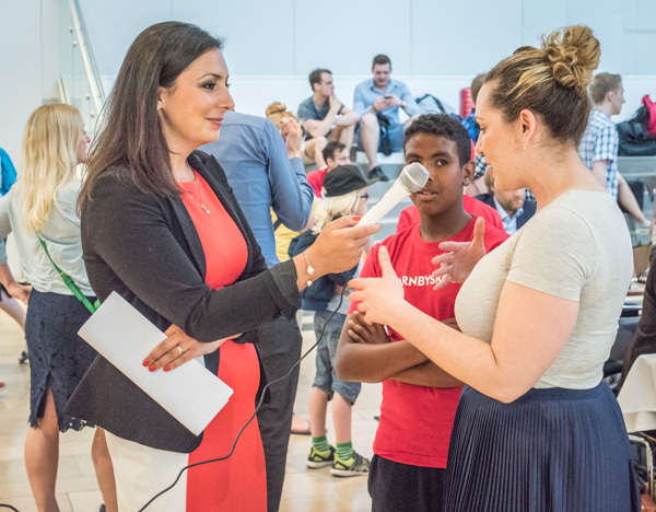 Lilia Bit-Narva intervjuar Johanna Valentin. (Foto: Lars OA Hedlund)