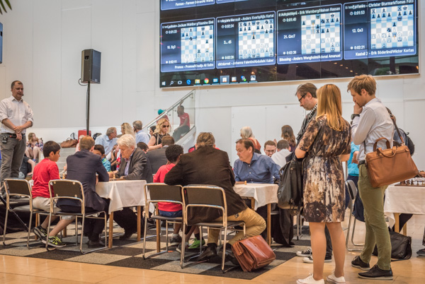 Parschacktävlingen i full gång (Foto: Lars OA Hedlund) 