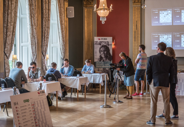 "Mediabevakning från SVT" (Foto: Lars OA Hedlund)