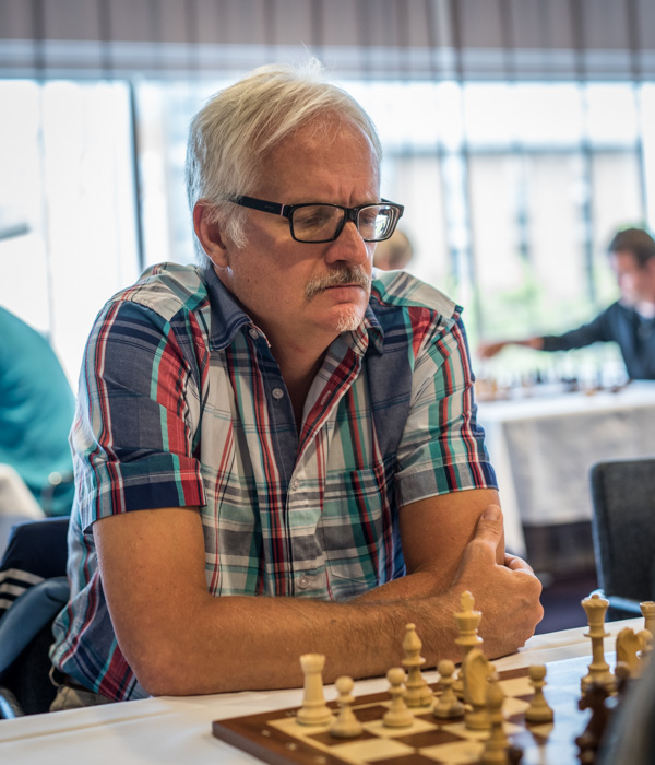 IM Björn Ahlander stod för en smärre sensation genom att tämligen enkelt besegra en av Karpovs tidigare tränare Epishin. (Foto: Lars OA Hedlund)