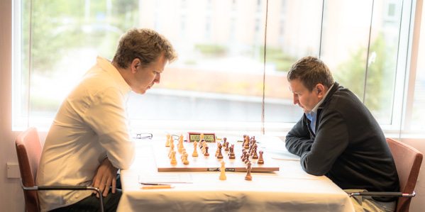 Ett avgörande parti för slutsegern var GM Tiger Hillarp Persson - GM Sergej Volkov där Volkov drog längsta strået och vann med 7 poäng av åtta.