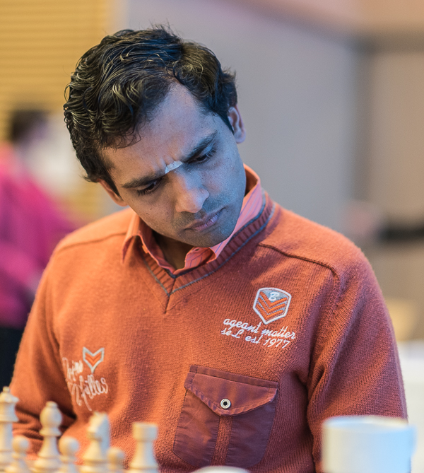 GM Krishnan Sasikiran leder Rilton Cup med 7 poäng av 8 inför sista ronden som startar kl. 12.00 idag. Han kommer att spela svart mot tvåan Sergej Volkov som har 6.5 poäng. (Foto: Lars OA Hedlund)