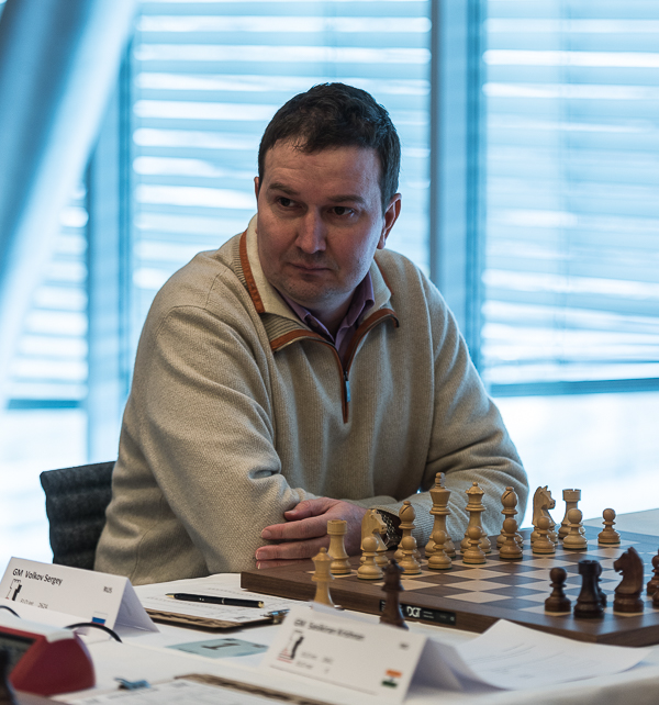 GM Sergej Volkov och spelade modigt Grünfelds försvar. Volkov spelade den ryska varianten 4.Nf3 Bg7 5.Qb3 men fick inte ut någonting mot Sasikirans solida spel och fick nöja sig med en odelad andraplats. (Foto: Lars OA Hedlund)