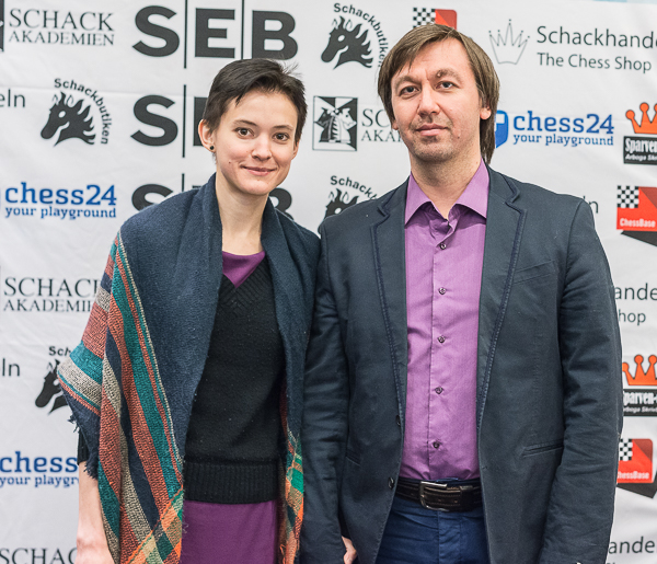 WGM Vera Nebolsina och GM Kata Kamskij. Den förstnämnde vann Rilton Elo med omänskliga 9 poäng av 9!! Den sistnämnde blev efter särskiljning med 7 spelare på 6.5 poäng 3:a i Rilton Cup. Bäste svensk blev Hans Tikkanen med 6 poäng. (Foto: Lars OA Hedlund)