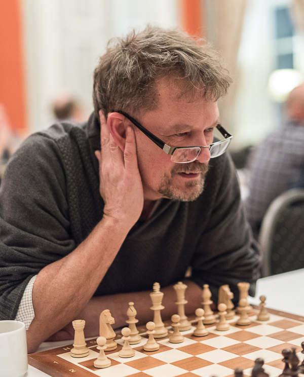 Lasse Linusson är en av författarna till Schack i Sverige (Foto: Lars OA Hedlund)