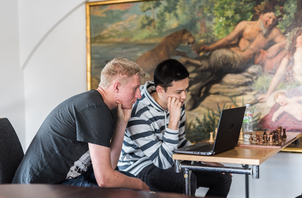 "Efteranalyser" (Foto: Lars OA Hedlund)