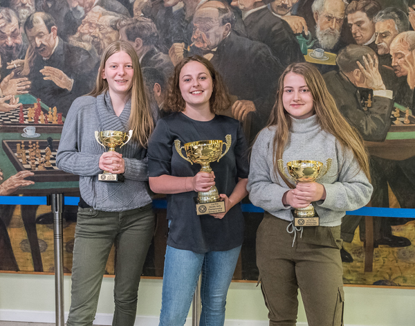 frän vänster : Louise Westin, WCM Ellen Kakulidis och Ingrid Greibrokk (Foto: Lars OA Hedlund)