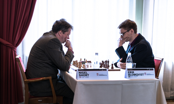 Nigel Short-Erik Blomqvist resulterade i seger för den förstnämnde efter att Blomqvist i onödan bjudit på fältet f5 för vits springare. Efter det var det spel mot ett öppet mål.