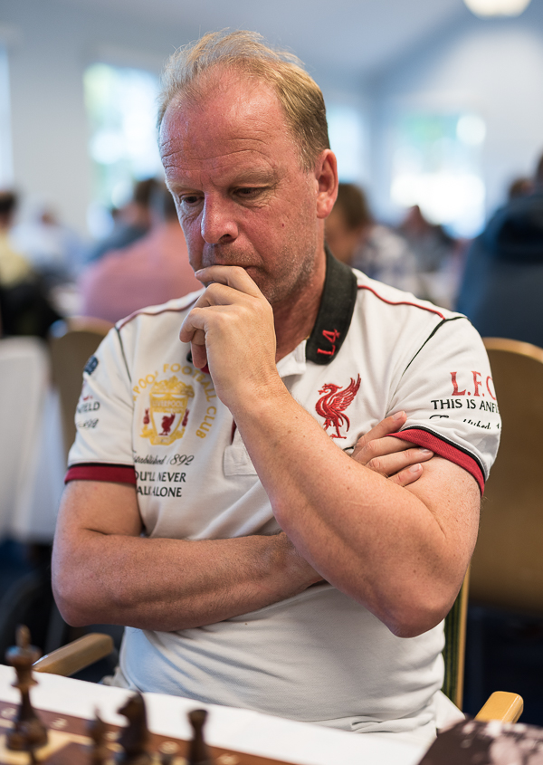 Jörgen Karlsson gjorde en stark bedrift som besegrade GM Jonny Hector. Det var inte första gången Karlsson besegrade en stormästare och tror att orsaken ligger i att han undviker de vanliga öppningarna och att han skärper till sig lite extra. (Foto: Lars OA Hedlund)