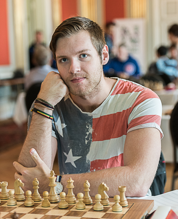 IM Jonathan Westerberg tog stormästarskalpen av Nordenmästaren tillika Sverigemästaren GM Erik Blomqvist. (Foto: Lars OA Hedlund)