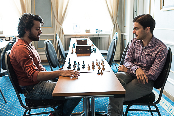 IM Linus Johansson-Stefan Schneider i analystagen. (Foto: Lars OA Hedlund)
