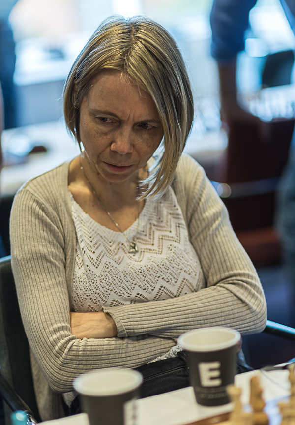 GM Pia Cramling har 3 poäng efter 4 ronder efter förlust mot GM Sabino Brunello. (Foto: Lars OA Hedlund)