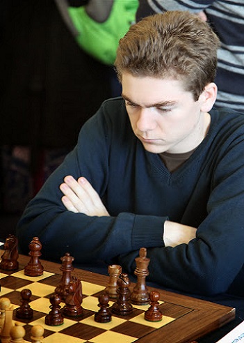 GM David Anton Guijarro har i morgon vit mot Storbritanniens starkaste spelare Mickey Adams. Av Robespierre36 - Eget arbete, CC BY-SA 4.0, https://commons.wikimedia.org/w/index.php?curid=34989703