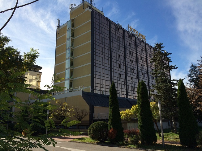 Spelplats var det femstjärninga Hotel Park. (Foto: Lennart Örnmarker)