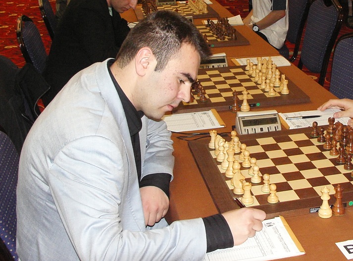  Shachrijar Mamedjarov säkrade segern i Gashimovs Minnesturnering 2016 genom att avsluta med tre raka vinster samt seger mot Caruana i det avslutande särspelet med 2.5-1.5. (Foto: Wikimedia 2007) 
