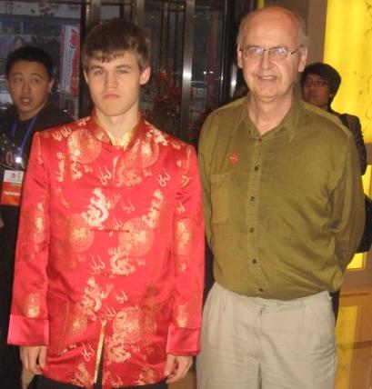 Magnus Carlsen with Olle Persson in Nanjing